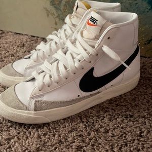 Vintage Nike Blazers women’s size 9